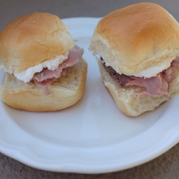 Roast Beef Sliders with Horseradish Cream