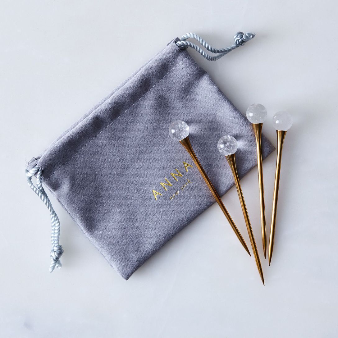 a52e14c5-1bef-4af0-9dc4-9ab344c48c2b--2017-0328_anna-by-rablabs_crystal-and-gold-cocktails-picks_detail_silo_rocky-luten_002